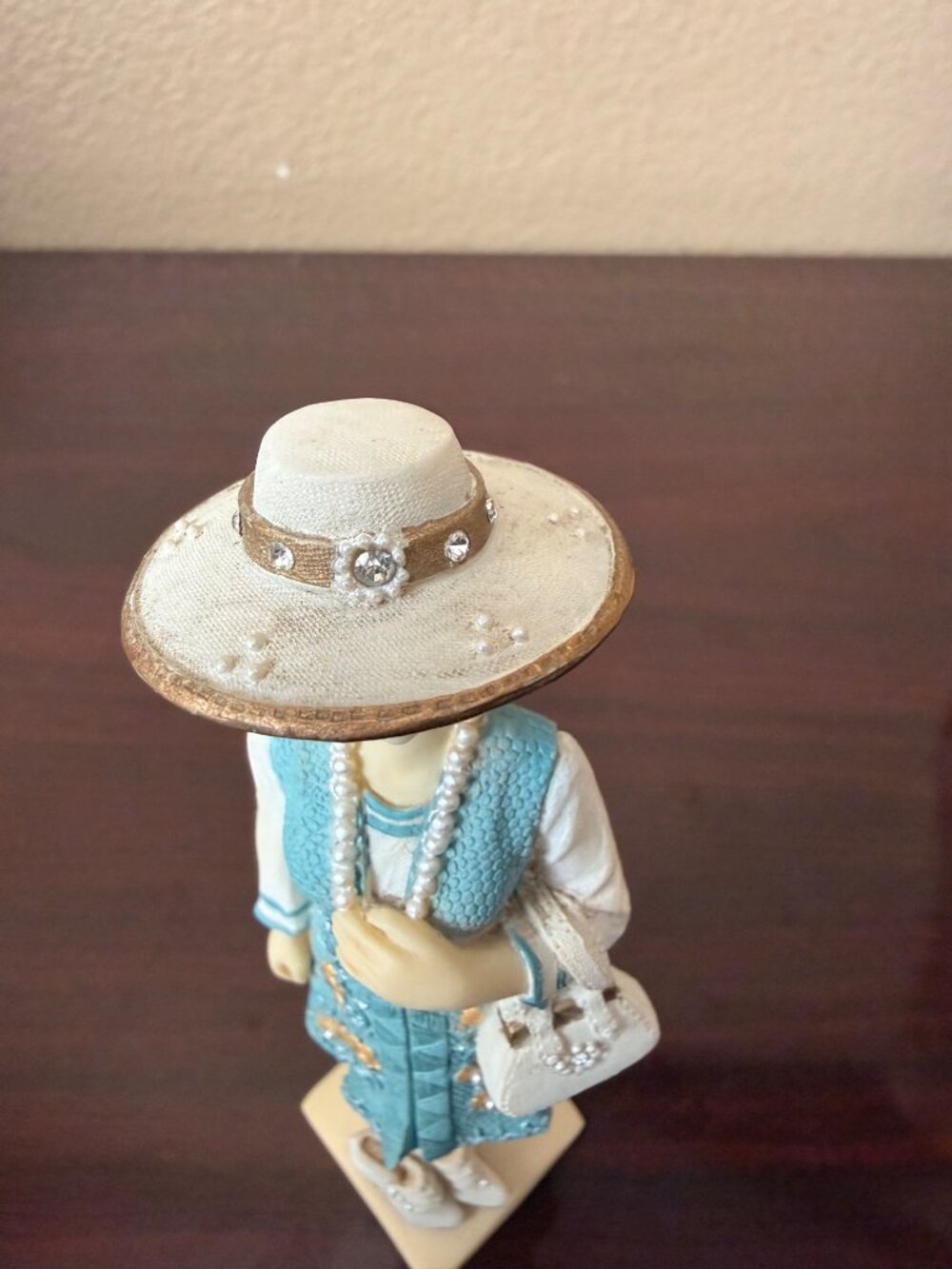Vintage Women of the World Lady Elizabeth of London Resin Figurine 5.5" - Picture 6 of 12